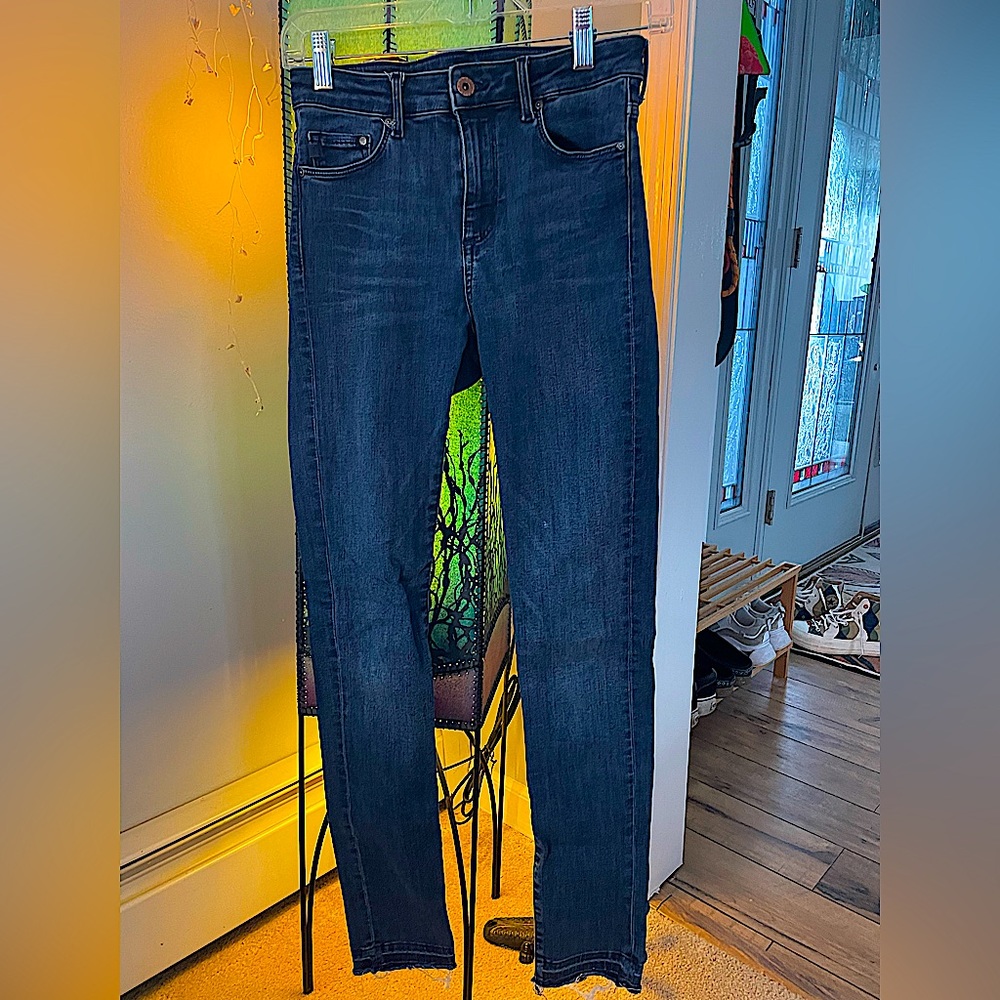 Shaping Women’s Skinny Jean